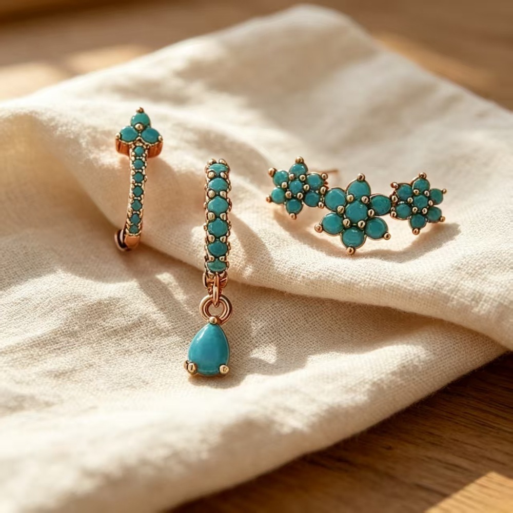 Minimal U-dip earrings with hollowed lower half. - Picture 2 of 5